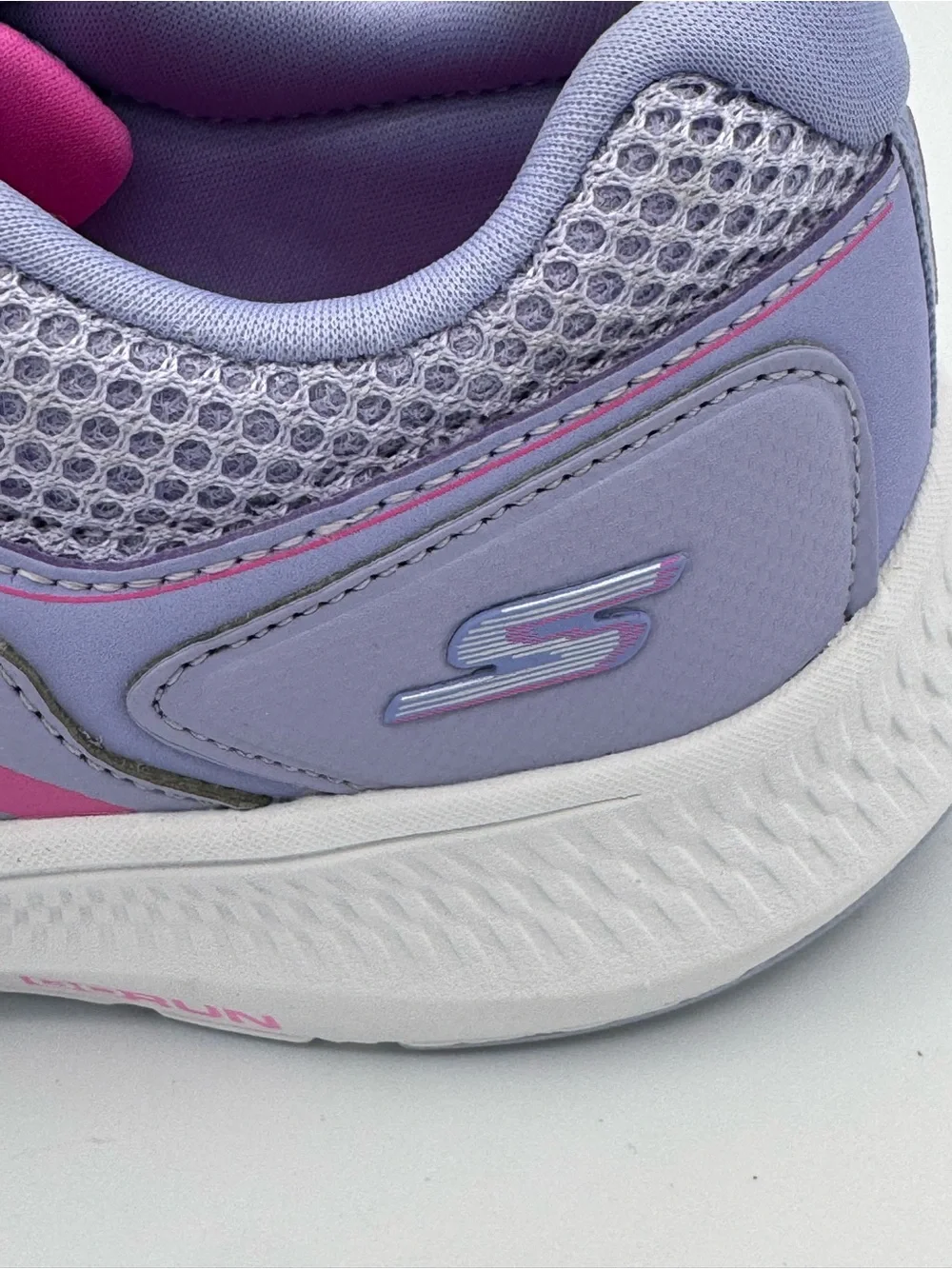 Skechers GO RUN Consistent 2.0 Low Top Sneakers Lilac and Pink- New